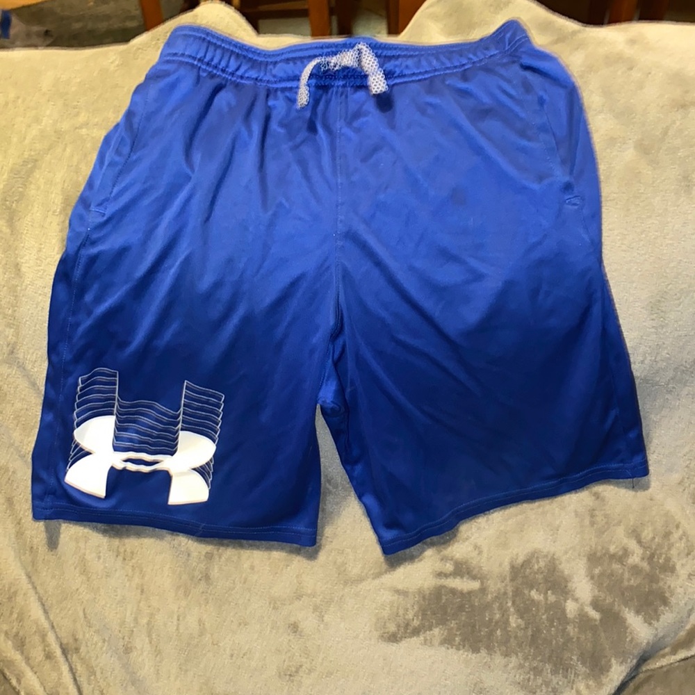 Under Armour shorts, size-YXL. Excellent condition